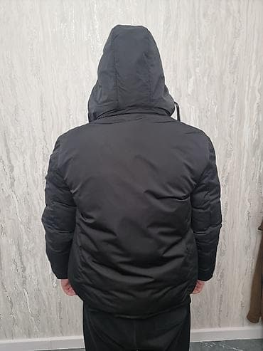 kurta: Kişi üçün qara rəngli qış parkası M razmerdir mənim boyum 1.76 olduğu — 5