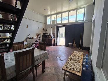 4 otaqlı həyət evi kupcasi var.Qaz, işıq, su daimidir. 1 otaq elave — 7