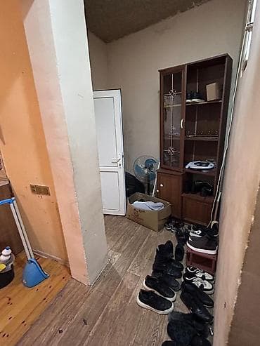 1 комнатная квартира снять: 1 otaqlı mənzil (studiyo tipli deyil) Plan: - Girişdə kiçik xoll - — 5