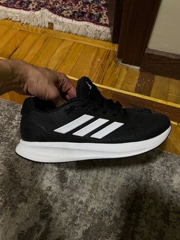 Ботинки: Qara rəngli idman ayaqqabısı – Adidas qaçış modeli - Dizayn: Klassik — 1