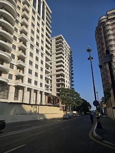 emircanda ev satisi: Satılır 2 otaqlı yeni tikili 79 m², 28 May m. Kateqoriya Yeni tikili — 4