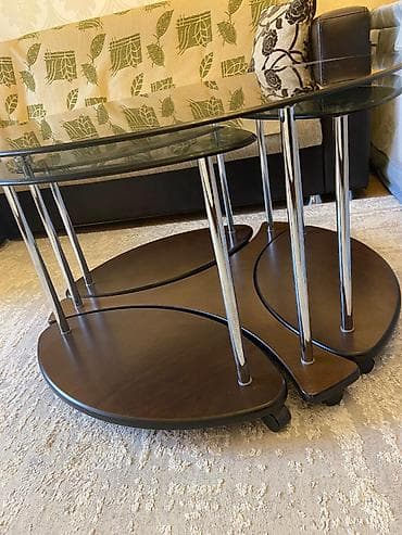 İdeal vəziyyətdə Jurnalni masası satılır. Qiyməti 80 AZN. Şüşəli — 2