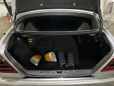 Mercedes-Benz C-Class: 2.2 l | 1994 il Sedan — 8