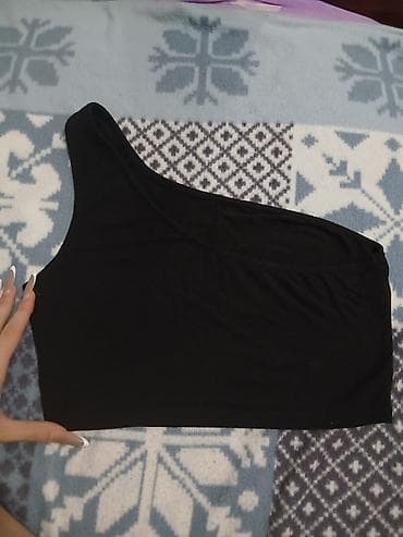 topdan geyim: Qara birqollu top - Model: tək çiyinli (asymmetric neckline), sağ — 1