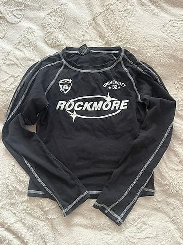 ROCKMORE uzunqol köynək - Rəng: qara - Üzərində ağ “ROCKMORE” loqosu