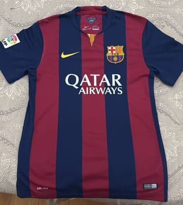 Digər idman və istirahət malları: Bu futbol dəsti qırmızı və göy zolaqlı futbol forması, şortu və — 2