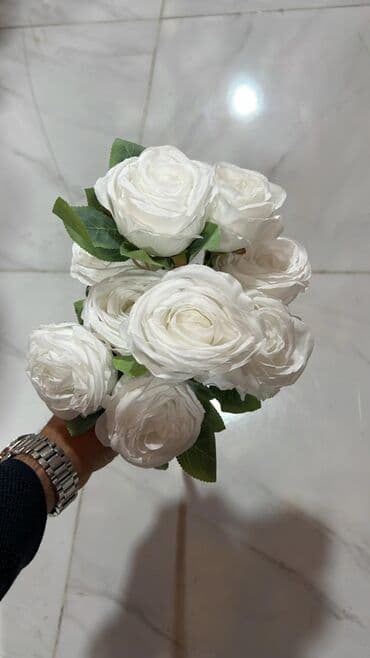 Məhsul: Süni gül buketləri və kompozisiyalar Təsvir: - Realistik