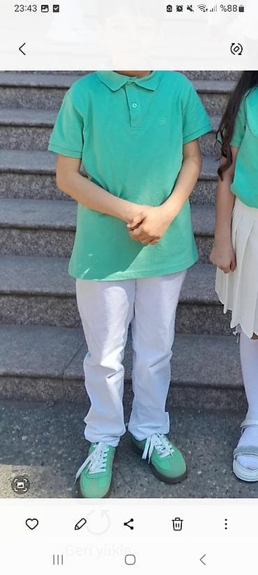 mektebli geyimi: Uşaq üçün yaşıl polo köynək ve ag salvar 1nece saat geyilib - Model — 1