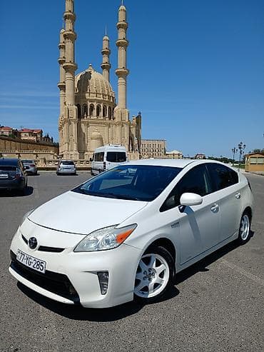 led iwiqlar: Toyota Prius: 1.8 l | 2012 il Hetçbek — 1