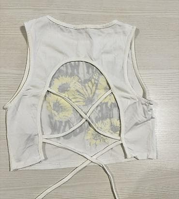 topdan geyim: Bershka qadın crop top 
Öıçü M
Arxası açıqdır
1-2 dəfə geyinilib — 3