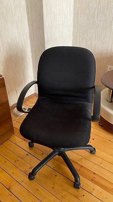 armud kreslo: Təkərli, Qolları tənzimlənmir — 1