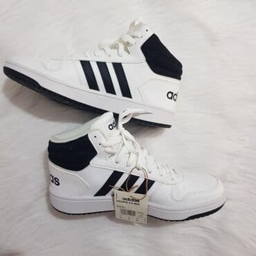 adidas qaçış üçün qadın krossovkaları: Türkiyədən Akasya Avmdən alınıb. Baha qiymətə. 42 razmer. 200 aznə — 3