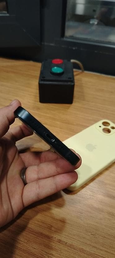 11 pro dubay: IPhone 13, 128 GB, Qara, Face ID — 8