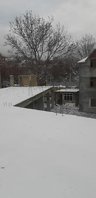 İsmayıllı rayonu Lahıc yolu 6 km.qaraqaya kəndində yolun kenarında 3