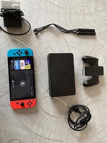 Nintendo Switch (neon mavi/qırmızı Joy‑Con) oyun konsolu dəsti