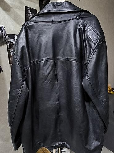 Qara dəri kişi gödəkçə 67 manata təmiz deridir.Sol qolda yüngül