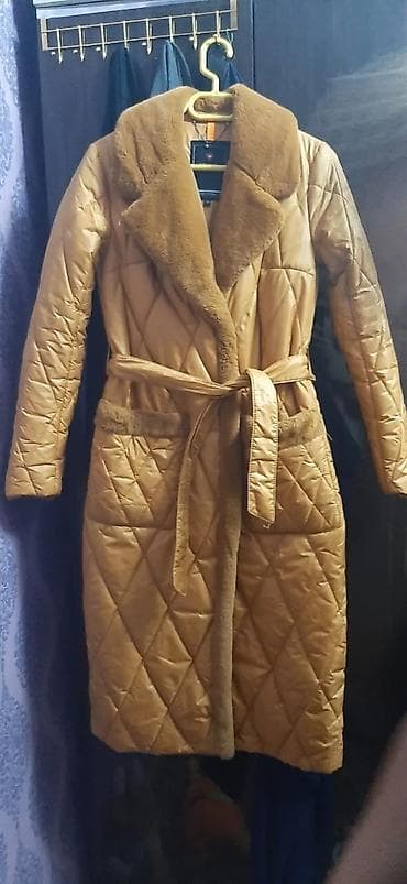 200manata alinib .Yeni kimidir . M razmer .metroya catdrilma olar