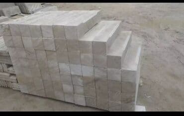 балясины из камня: Ağ rəngli, müxtəlif formalı və ölçülü dəmir-beton sütunlar. Bu — 26