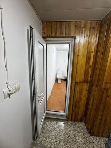 9 mkr kirayə evlər: Nesimi rayonu erazisinde, 9 mkr da Safa store binasinin qabaginda yola — 5