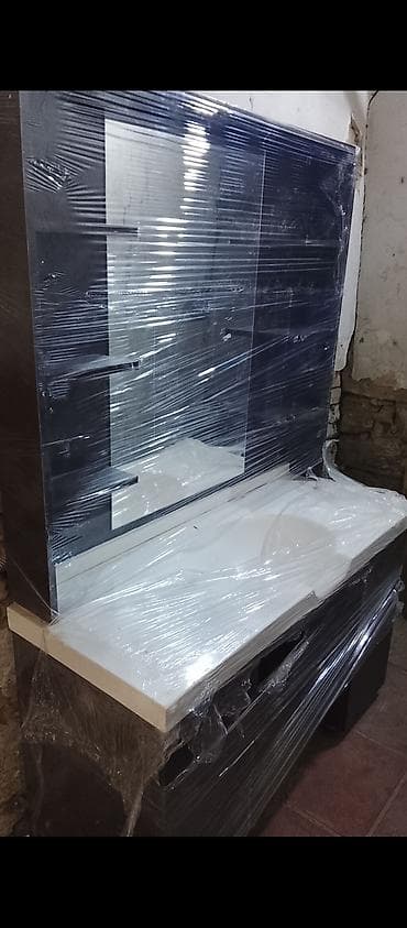 lak pol: Bərbər güzgülü stol dəsti - Tünd rəngli, geniş iş səthinə malik — 3