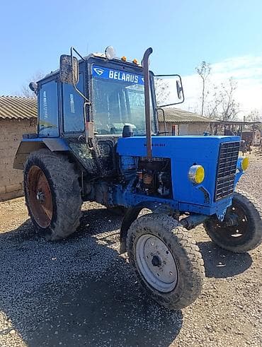 Belarus MTZ tipli kənd təsərrüfatı traktoru - Güclü dizel mühərriki — 1