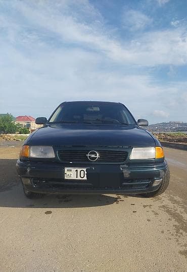 Opel Astra: 1.6 l | 1994 il 412365 km Hetçbek