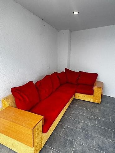 Mebel: Kunc divan normal veziyyetde yastiqlari goturende carpayi olur 130 azn — 2