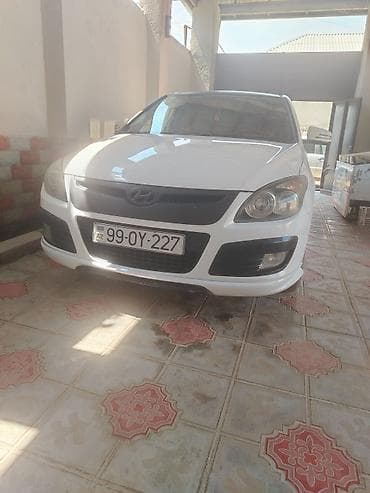 hyundai elantra 2012 model: Hyundai i30 Sport, ağ rəngli hetçbek. Xüsusiyyətlər və dizayn: - Ailə — 1