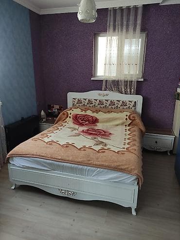 Yataq otağı mebel dəsti Tərkibi: - 4 qapılı şkaf: orta hissədə 2 ədəd — 5