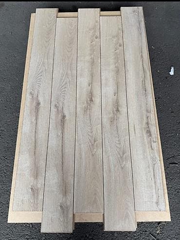 Məhsul: Laminat döşəmə panelləri - Rəng/tekstura: Açıq boz-bej — 1