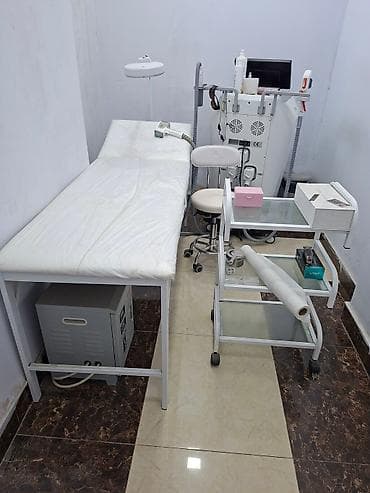 Estetik prosedurlar üçün nəzərdə tutulmuş lazer epilyasiya aparatı. Bu — 4