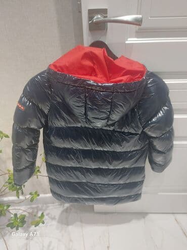 ust: Kurtka.Həm qız,həm oğlan uşağı geyinə bilər.7-8yaşa.Dizə qədərdir.160 — 5