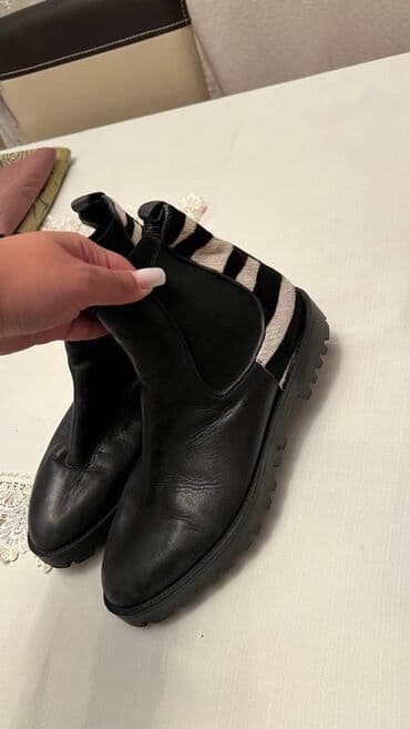 черные мужские сапоги: Razmer 41 .
Qiymət 20 azn — 2