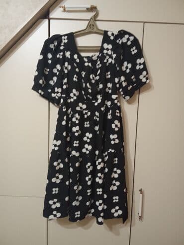 Sviterlər: Qadın geyim dəsti 1) Qara rəngli, ağ çiçək naxışlı yay paltarı - — 1