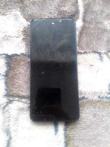 nokia 7 1: Smartfon – arxa tərəfində üçlü kamera modulu, ortada LED flaş. Kamera — 3