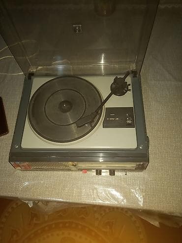 Vintage “Serenada P3-308” məişət elektrofonu (vinil pikap + radio)