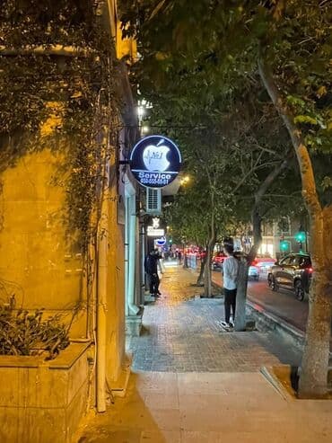 soyuducu temir: Telefon mağazasının içinde 3 vitrin arendiya verilir telefon satışı — 2