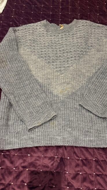 Boz rəngli trikotaş sviter - Material: qalın, yumşaq toxunuşlu