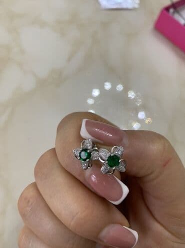 brilliant qaşlı üzük: Zərif gümüş sırğa cütü – çiçək forması - Material: parlaq ağ rəngli — 3