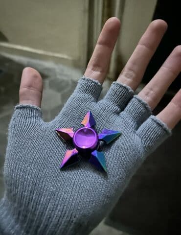 Qol saatları və aksesuarlar: Metal fidget spinner – 4 uclu, çoxrəngli (mavi-bənövşəyi-yaşıl-qızılı — 2