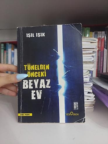 bas gitara: Məhsul: Kitab – “Tüneldən Öncəki Beyaz Ev” Müəllif: Işıl Işık Janr — 1