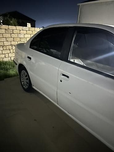 limuzin maşın: Iran Khodro Samand: 1.8 l | 2006 il 555000 km Sedan — 3