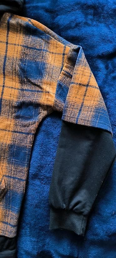 Svitşotlar: Hoodie, ölçü M/L. Az geyinilib, yaxşı vəziyyətdədir. Qəfəs naxışlı — 3