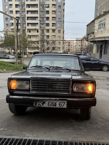 VAZ 2107, sedan, arxaötürücülü. Xüsusiyyətlər: - Kuzov: klassik 2107