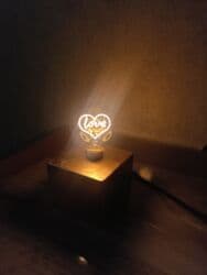 xoncaların qiyməti: Beton korpuslu, abstrakt dizaynlı masa lampası. Daxili işıqlandırma — 6