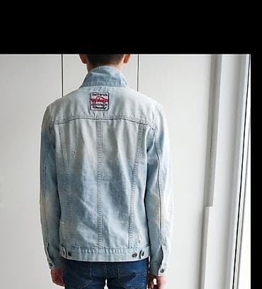 Kişi geyimləri: Açıq mavi jeans pencək - Klassik düyməli model, sərt yaxalıq - Ön — 2