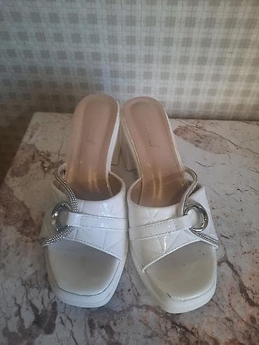 herfli sepler: Ağ rəngli qadın sandal/kaba çəkmə tipli tərlik - Model: Açıq burunlu — 1