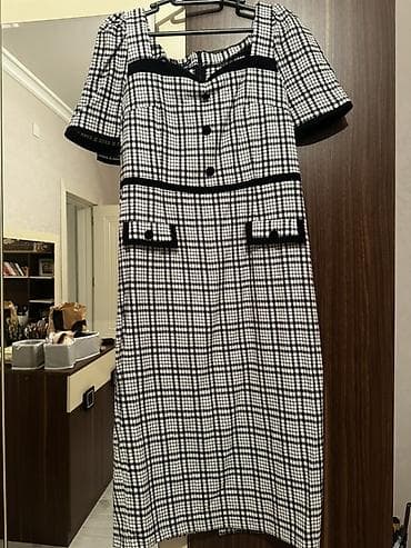 Paltarlar Larin’s brendinə məxsusdur. Qiymətlərini öz səifələrindən