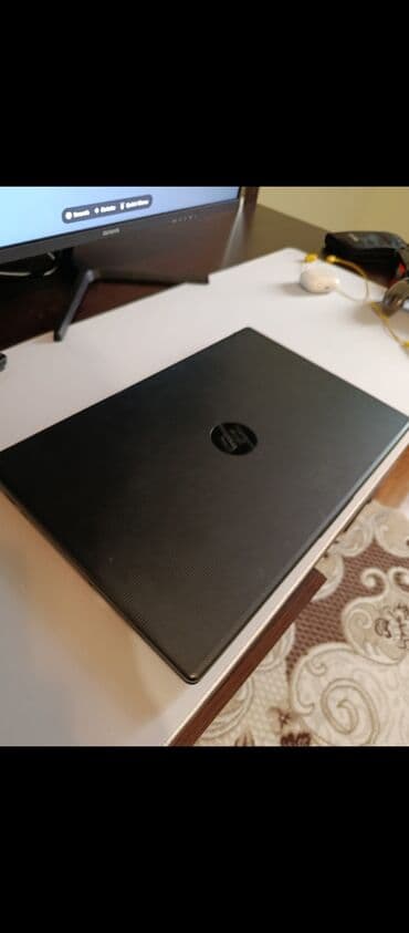 Masaüstü kompüterlər və iş stansiyaları: HP noutbuk alt tarafında küçük bir çatlak vardır ama hiç bir — 2