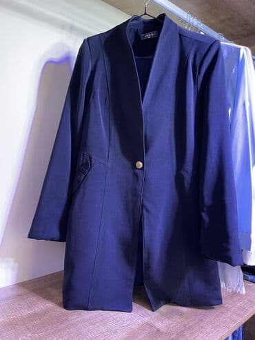 Köynəklər: Kostum 40 manata satılır. Temiz ve seliqelidir. 38 42 bedene göredir — 1